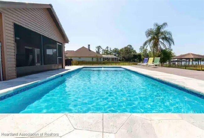 Building Photo - 3116 Tanglewylde Ave