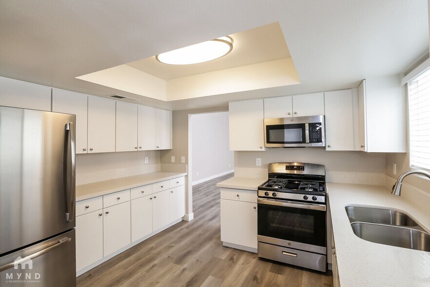 Building Photo - 317 Chastine St