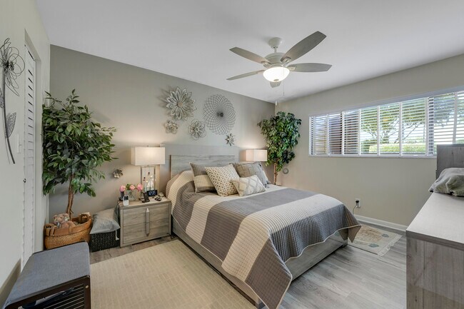 Building Photo - 15484 Lakes of Delray Blvd