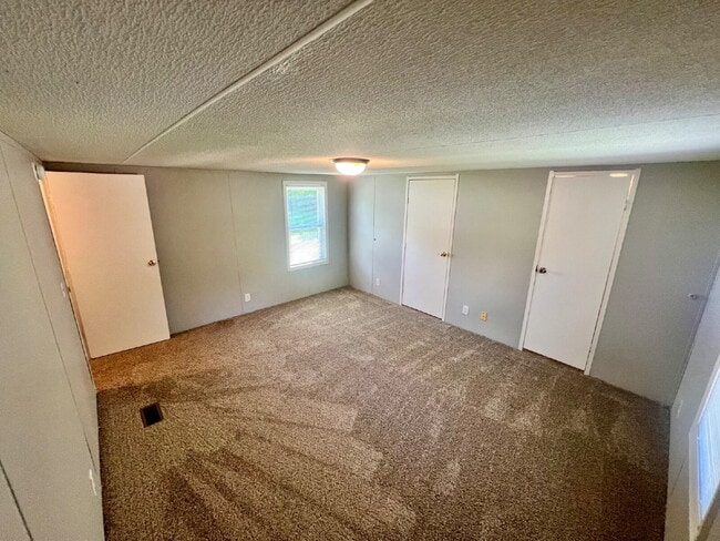 Building Photo - 1012 Ross Ln