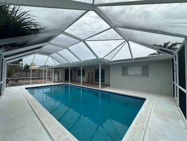 Building Photo - Direct Canal Front Home