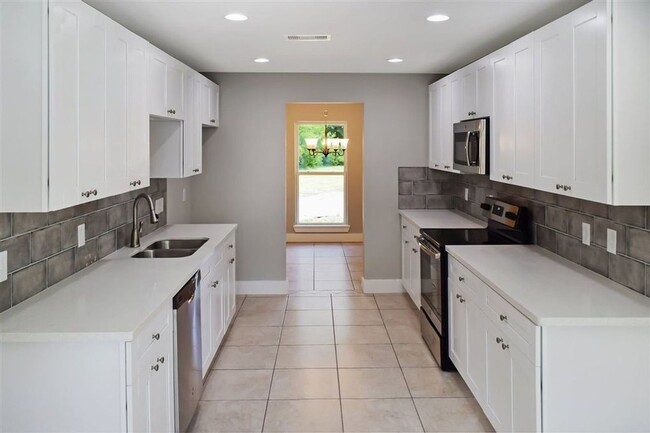 Building Photo - Gorgeous all renovated Home in Lumberton, TX!