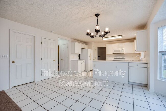 Building Photo - 4448 Forest Ridge Blvd