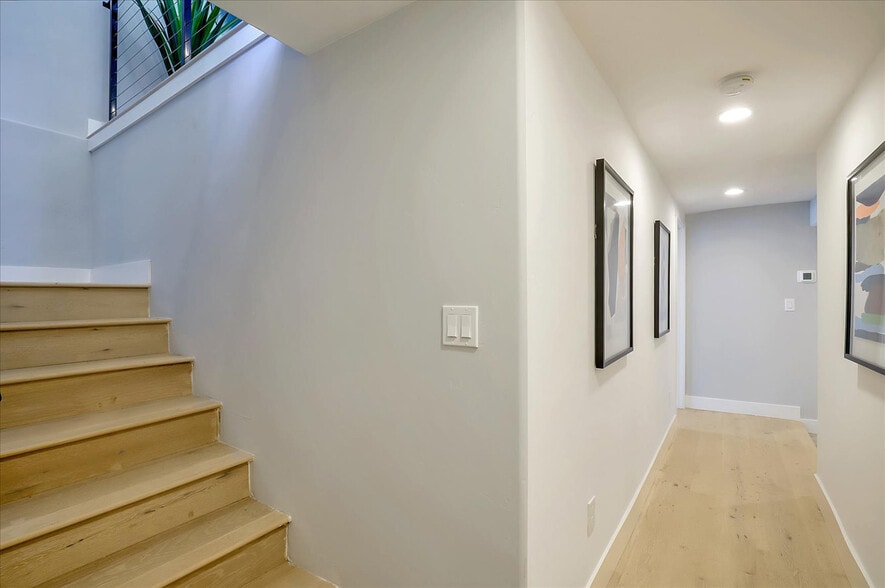 Building Photo - 914 Everett Ave