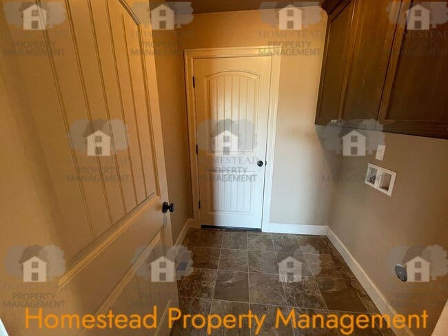 Building Photo - Single level, 3 bedroom house in desired neighborhood of Keizer!