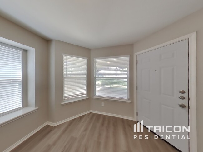 Building Photo - 10411 Trotters Bay