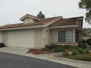 Building Photo - Rancho Bernardo End Unit Townhome - 2 Bed - 2 Bath -2 Car Garage - Private Patio