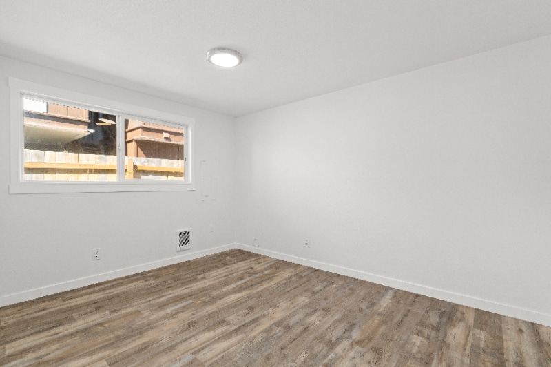 Building Photo - 813 Woodford Ave N