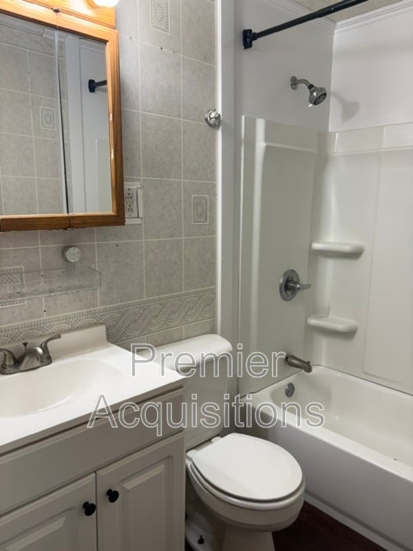 Building Photo - 2108 Fernwood Pl