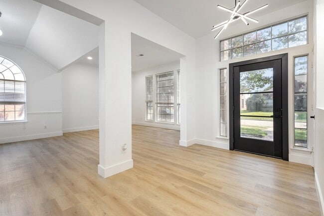 Building Photo - 2325 Flanders Ln