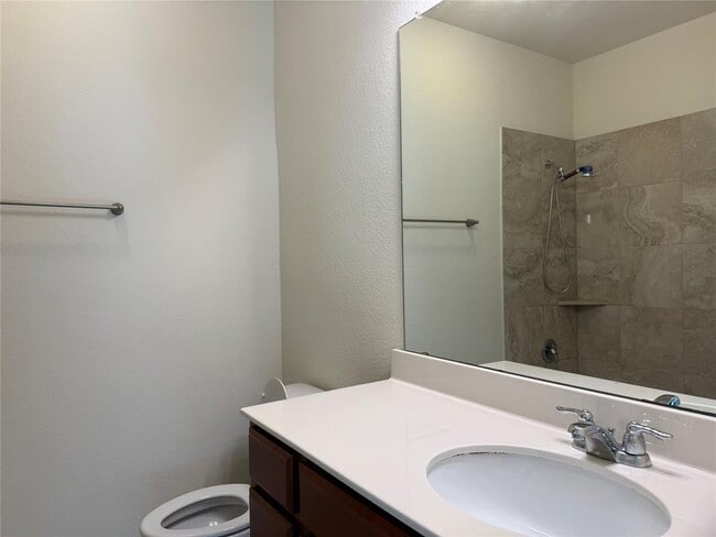 Building Photo - 16101 Hawthorne Heights Trail