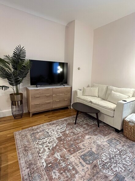 Building Photo - 515 Beacon St