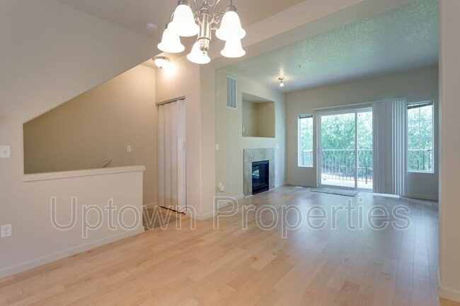 Building Photo - 300 NW 116th Ave
