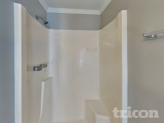 Building Photo - 385 Nectarine Dr
