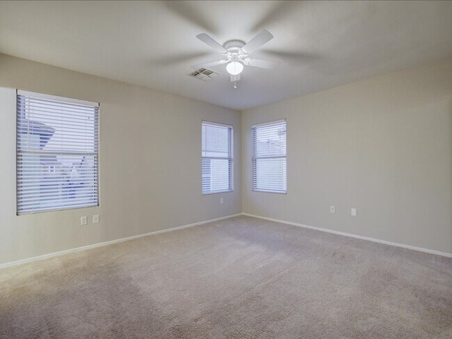 Building Photo - 2 Bedroom, 2.5 Bath