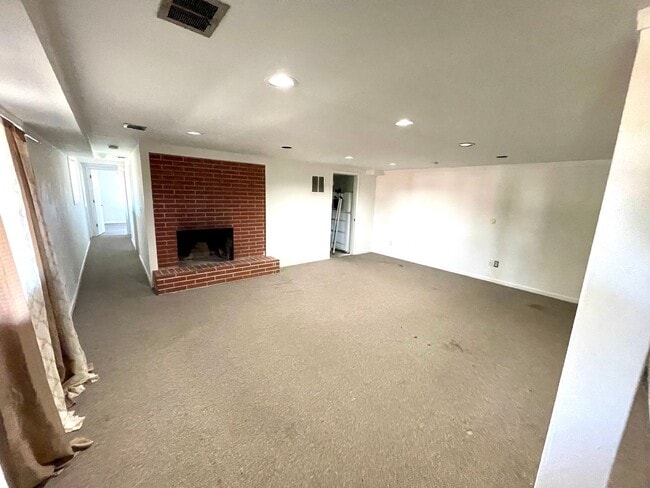 Building Photo - 4-Bedroom North Tacoma Home with Stunning ...