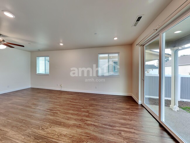 Building Photo - 13704 107th Ave Ct E