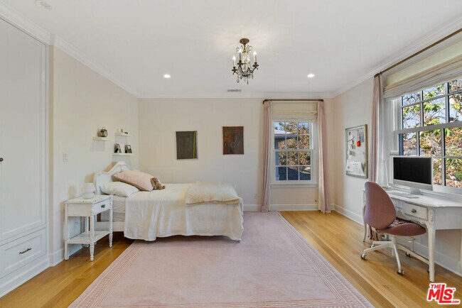 Building Photo - 643 Westholme Ave