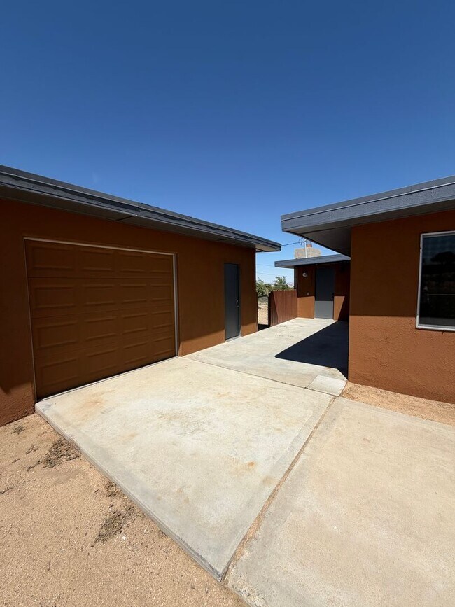 Building Photo - AVAILABLE NOW $200 off First Month Rent