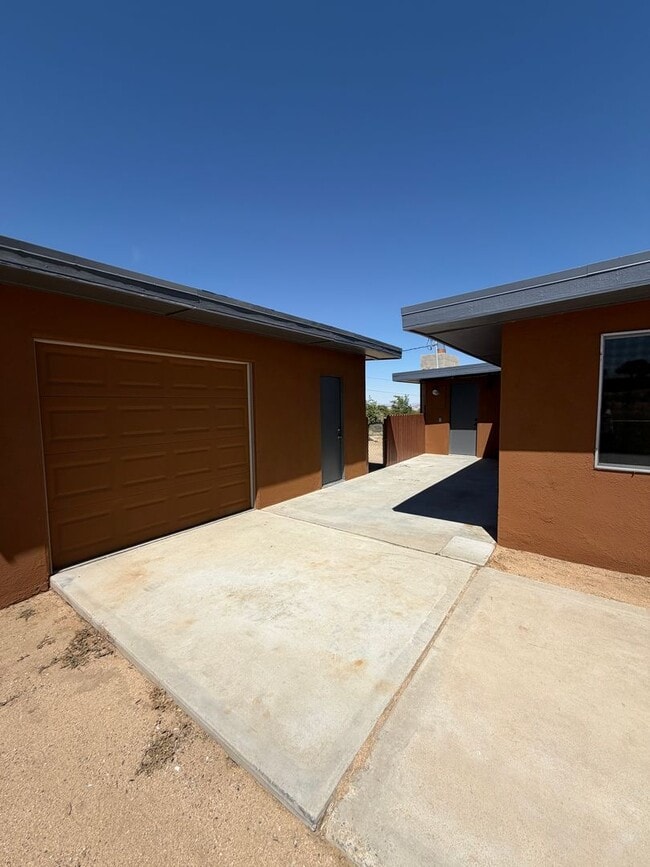 Building Photo - AVAILABLE NOW $500 off First Month Rent