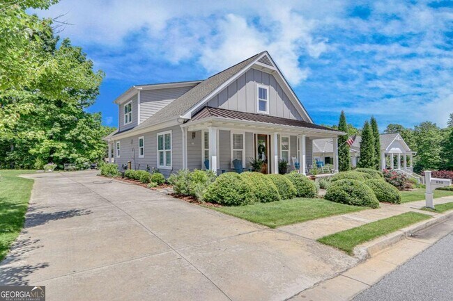 Building Photo - 131 Village Dr