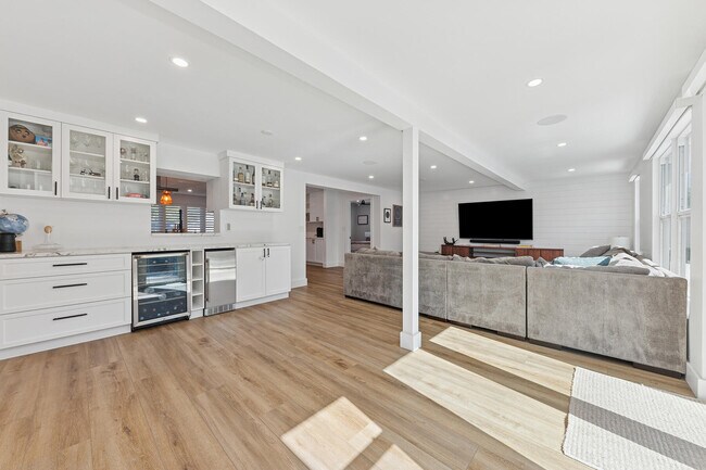 Building Photo - 2740 NE 40th Ct