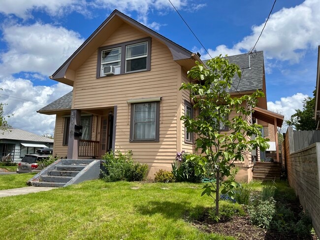 Building Photo - 2304 SE 43rd Ave