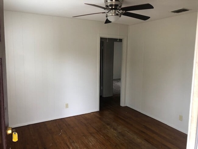 Building Photo - Remodeled Sunset Acres Home