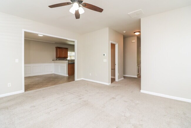 Building Photo - 251 Palisades Dr