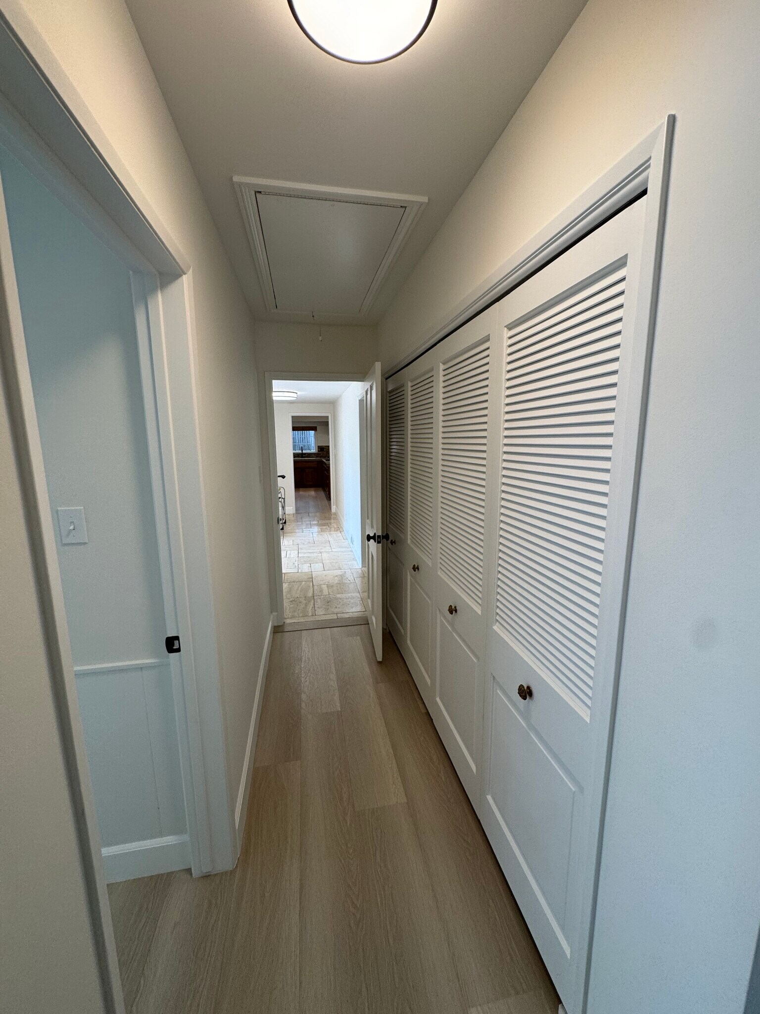 Hallway to bedroom kitchen - 304 N Meadows Ave