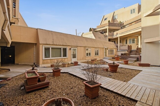 Building Photo - 6337 Roosevelt Rd