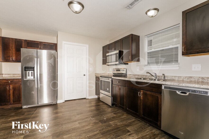 Building Photo - 8036 Fisher Bend Dr