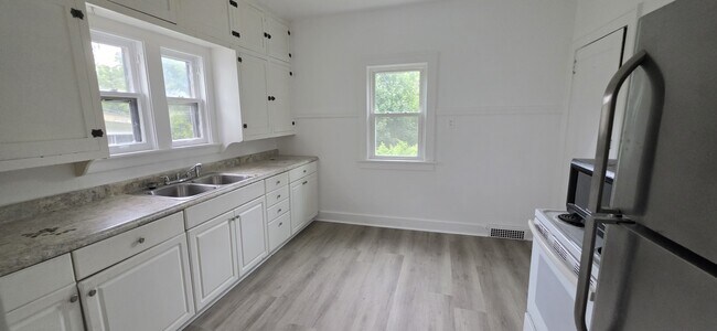 Building Photo - 1539 S 10th St