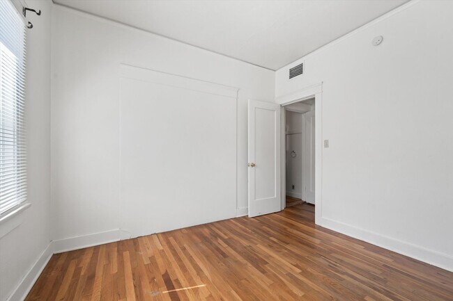 Building Photo - Pre- Lease August 2026 - UA Bungalow