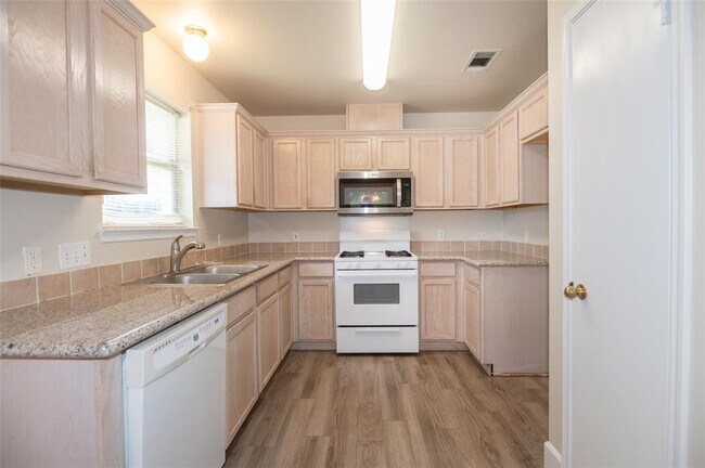 Building Photo - 609 Sunny Brook Dr
