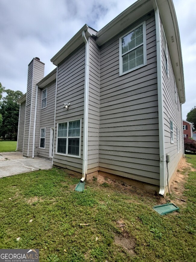 Building Photo - 2364 Fallbrook Ct