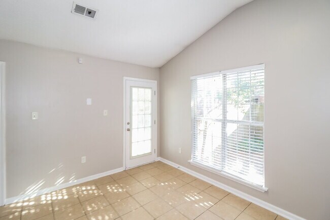 Building Photo - 7366 Pecan Meadow Dr E