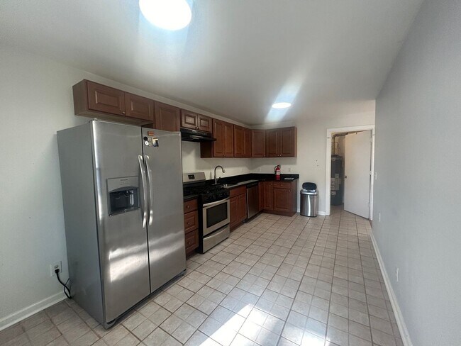 Building Photo - 511 Sewall Ave