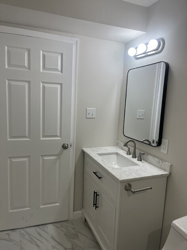 Building Photo - ALL UTILITIES INCLUDED!!