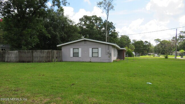 Building Photo - 5347 Baycrest Rd