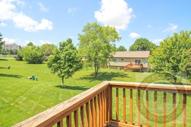 Building Photo - 3 bedroom / 2 Bath in Millard!