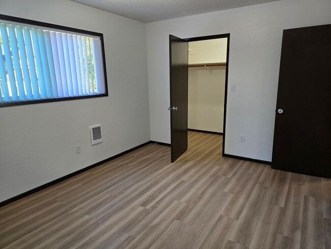 Building Photo - Incredible Value!  Upstairs Pet Friendly 2...