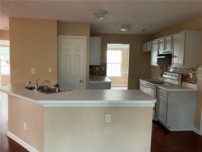 Building Photo - 2570 Treasure Ct