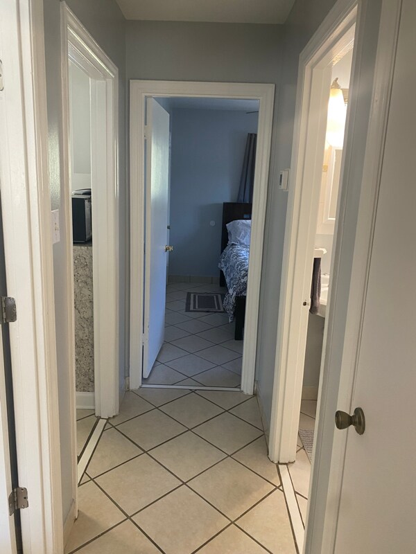 Building Photo - 810 Clarendon St