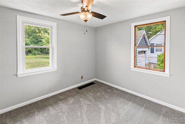 Building Photo - 227 Parkway Pl