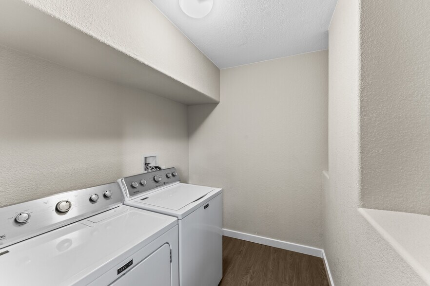 Building Photo - 2155 Woodsong Way