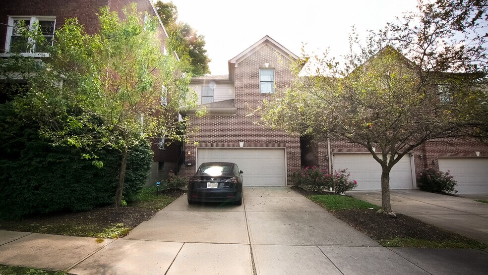Primary Photo - 2931 Eden Ave