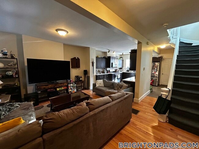 Building Photo - 14 Woodmont St