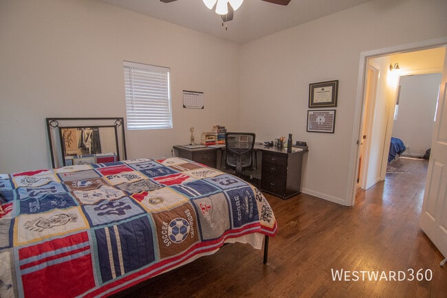 Building Photo - 1709 W Barry Ave