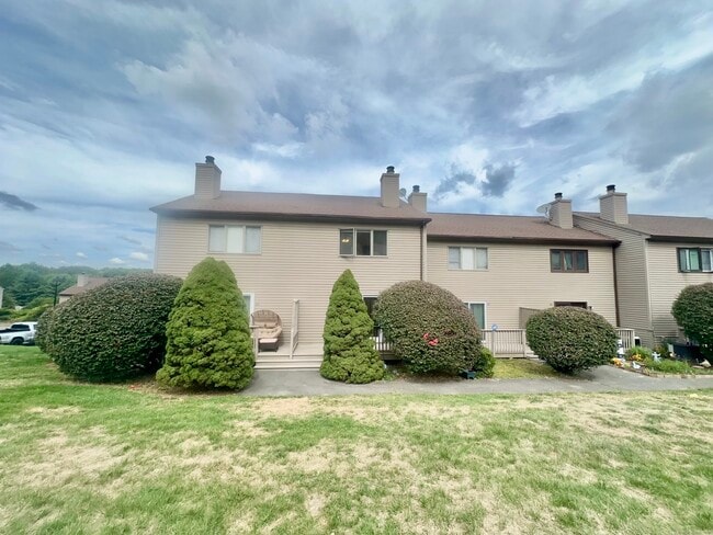 Building Photo - 489 Wolcott St